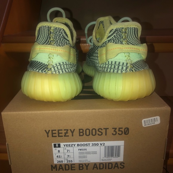 Yeezy350v2 - Picture 4 of 4